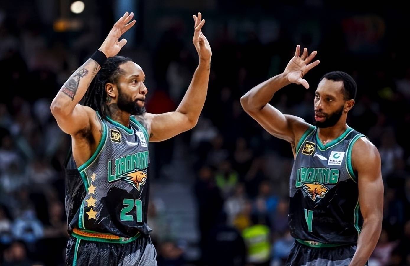 山东男篮大胜辽宁队,成功晋级总决赛 山东男篮大胜辽宁队,成功晋级总决赛