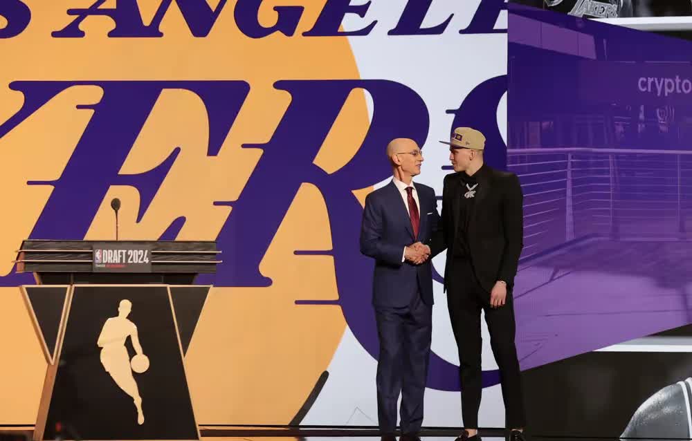 黄蜂队主场告捷,球队表现获主帅赞誉的简单介绍 黄蜂队主场告捷,球队表现获主帅赞誉的简单介绍