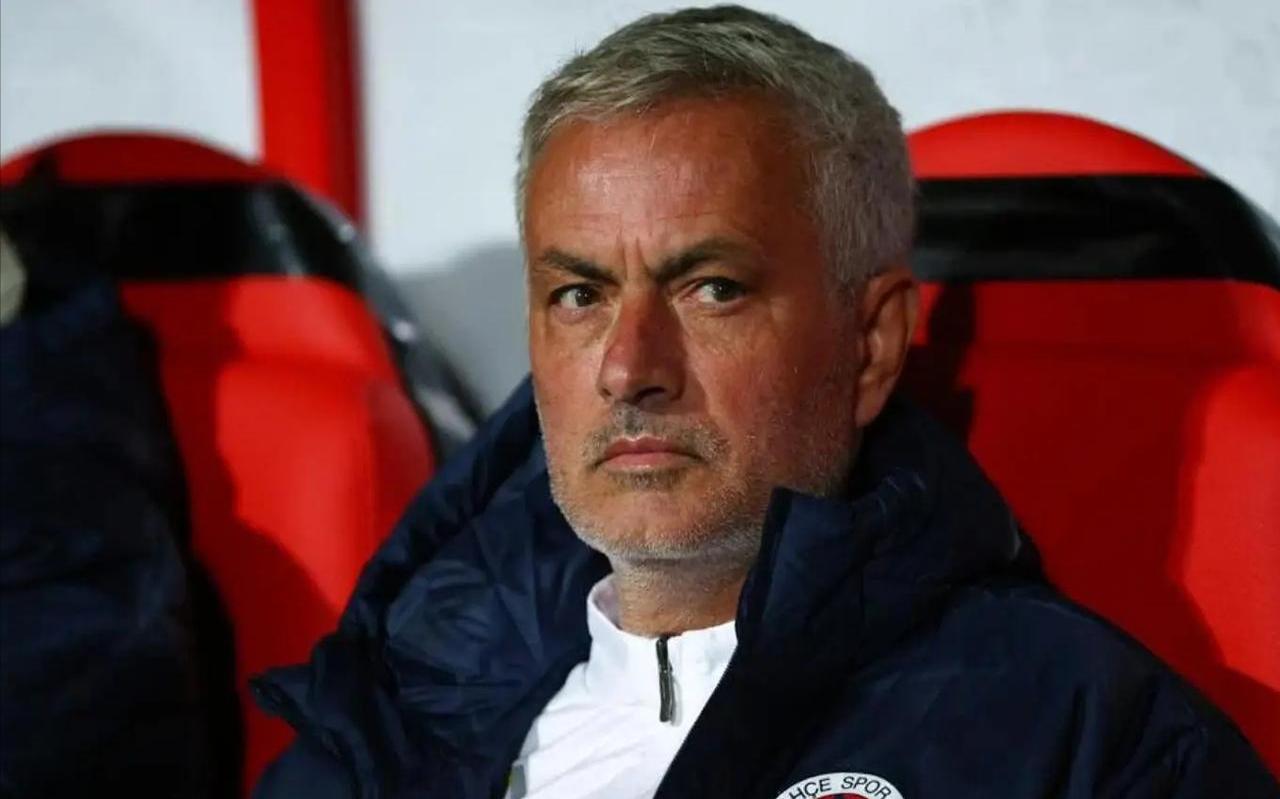 包含佩斯卡拉客场大败，惨遭对手屠杀的词条