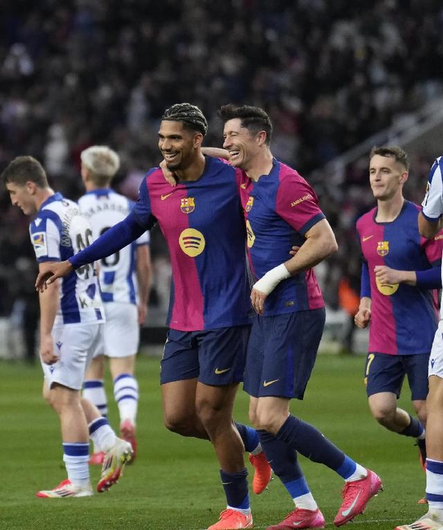 球员巨星级表现引领球队获胜 球员巨星级表现引领球队获胜