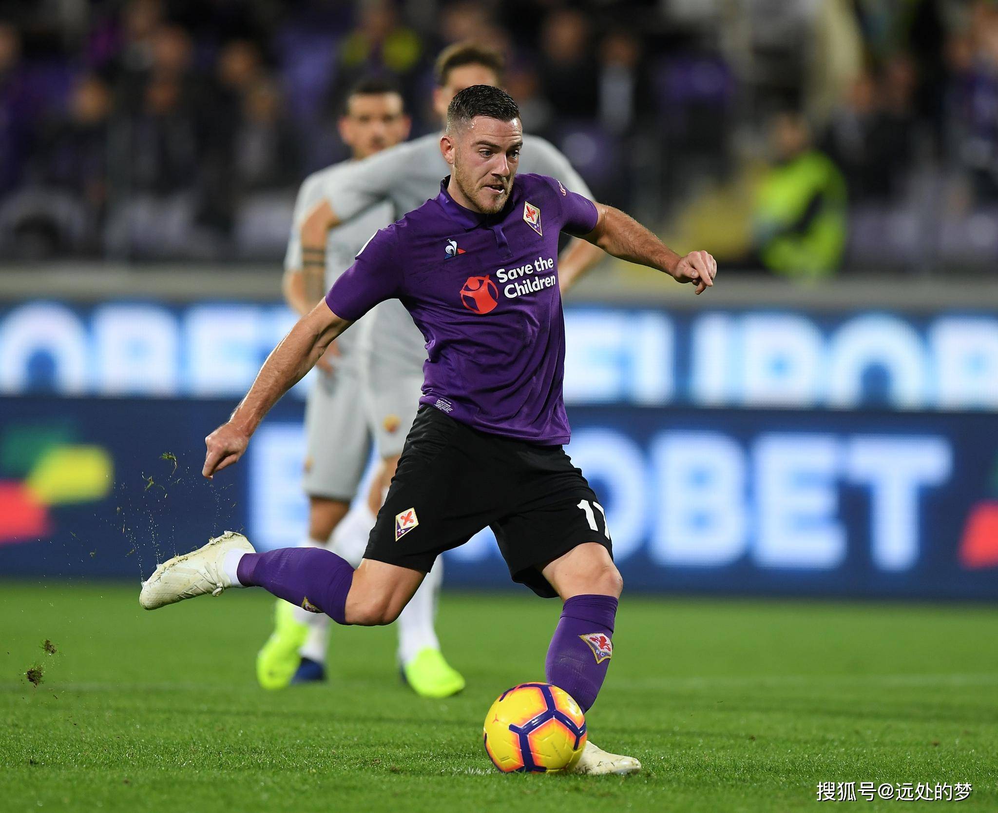 佛罗伦萨前锋连场进球,成为球迷宠儿 佛罗伦萨前锋连场进球,成为球迷宠儿