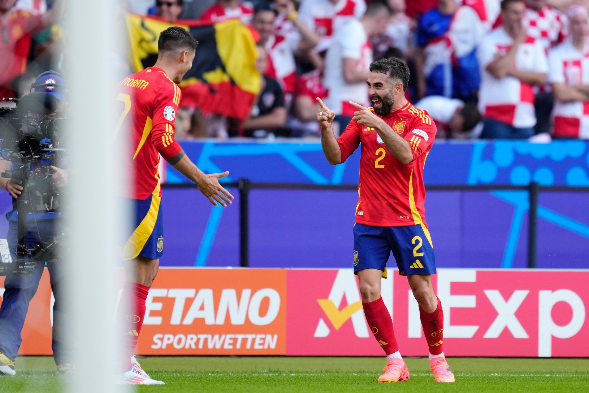 帕尔马前锋连续精彩表现,轻松破门的简单介绍 帕尔马前锋连续精彩表现,轻松破门的简单介绍