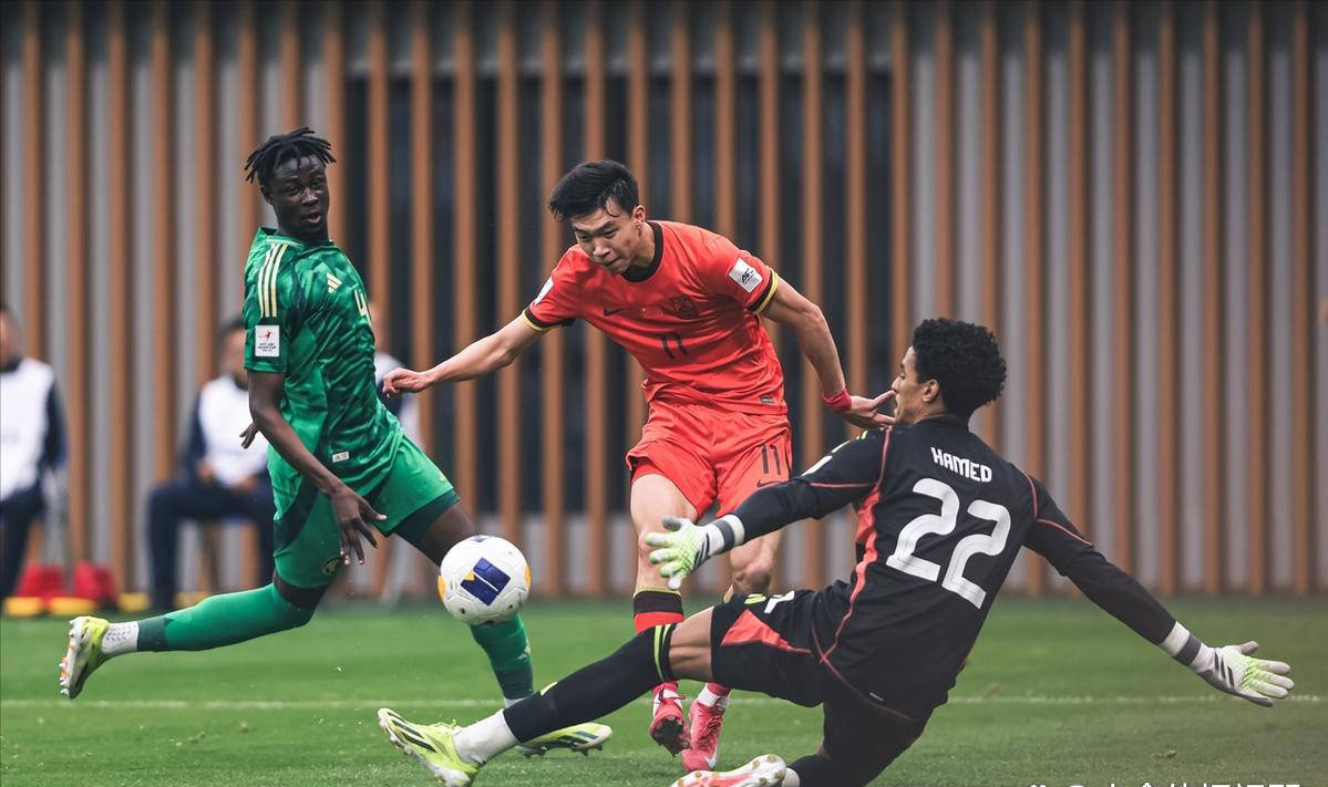 PG中国官网-国内足球赛场上涌现新星，球迷瞩目的简单介绍