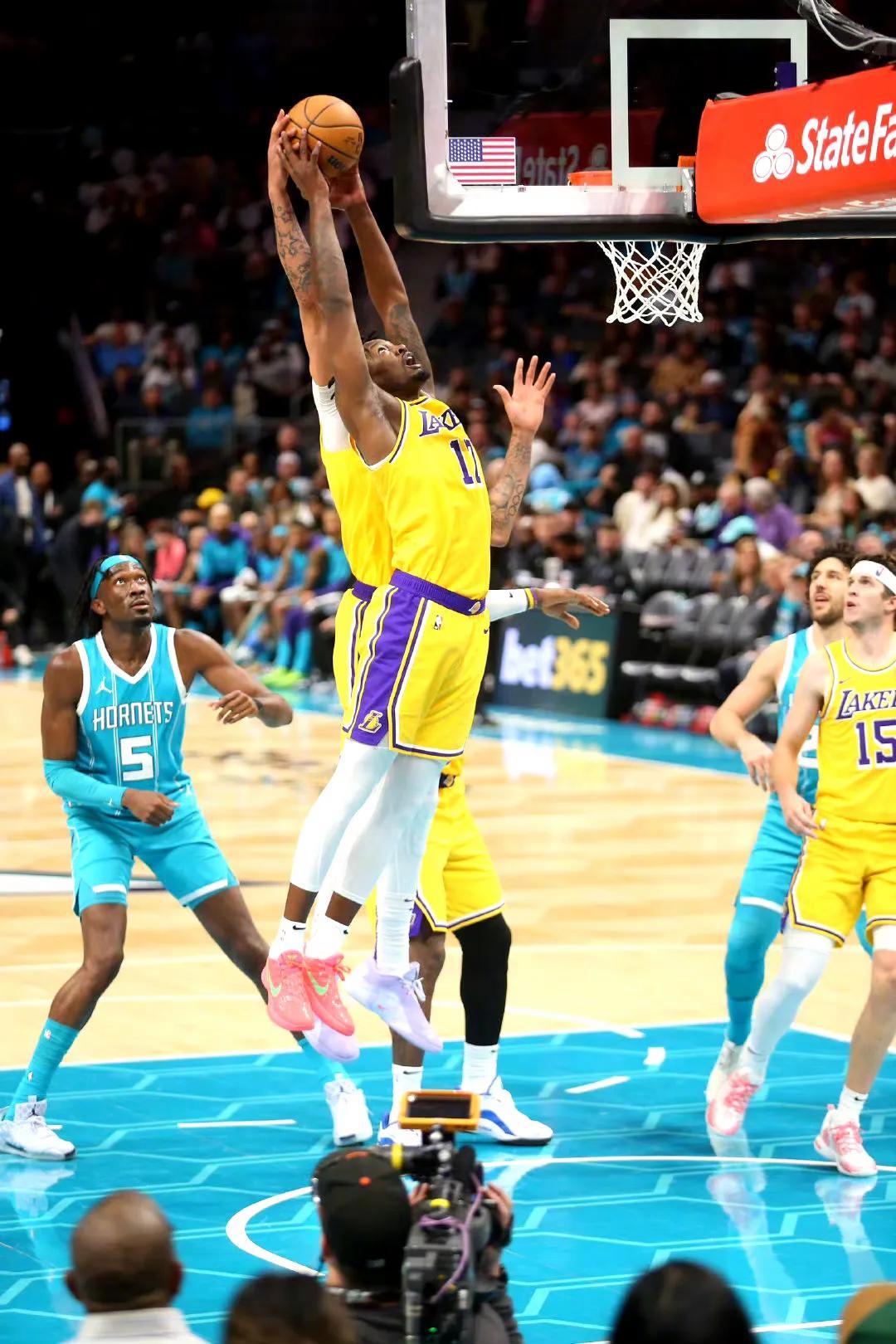 关于黄蜂获得关键胜利,新晋球星表现抢眼的信息 关于黄蜂获得关键胜利,新晋球星表现抢眼的信息