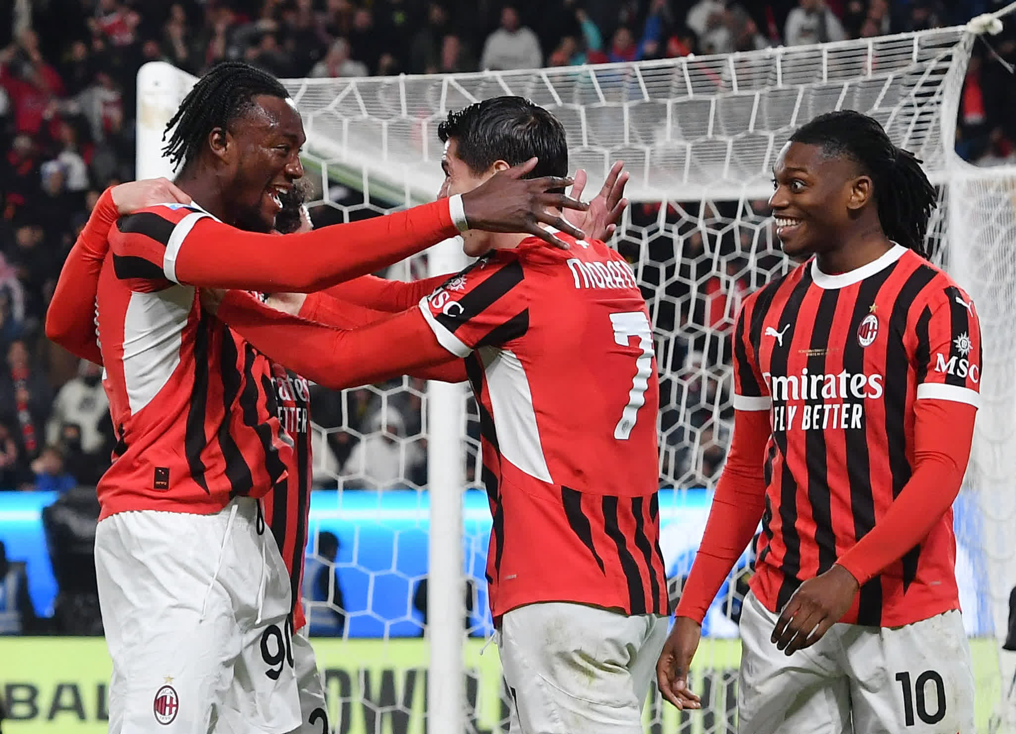 米兰德比:AC米兰客场击败国际米兰,升至次席 米兰德比:AC米兰客场击败国际米兰,升至次席