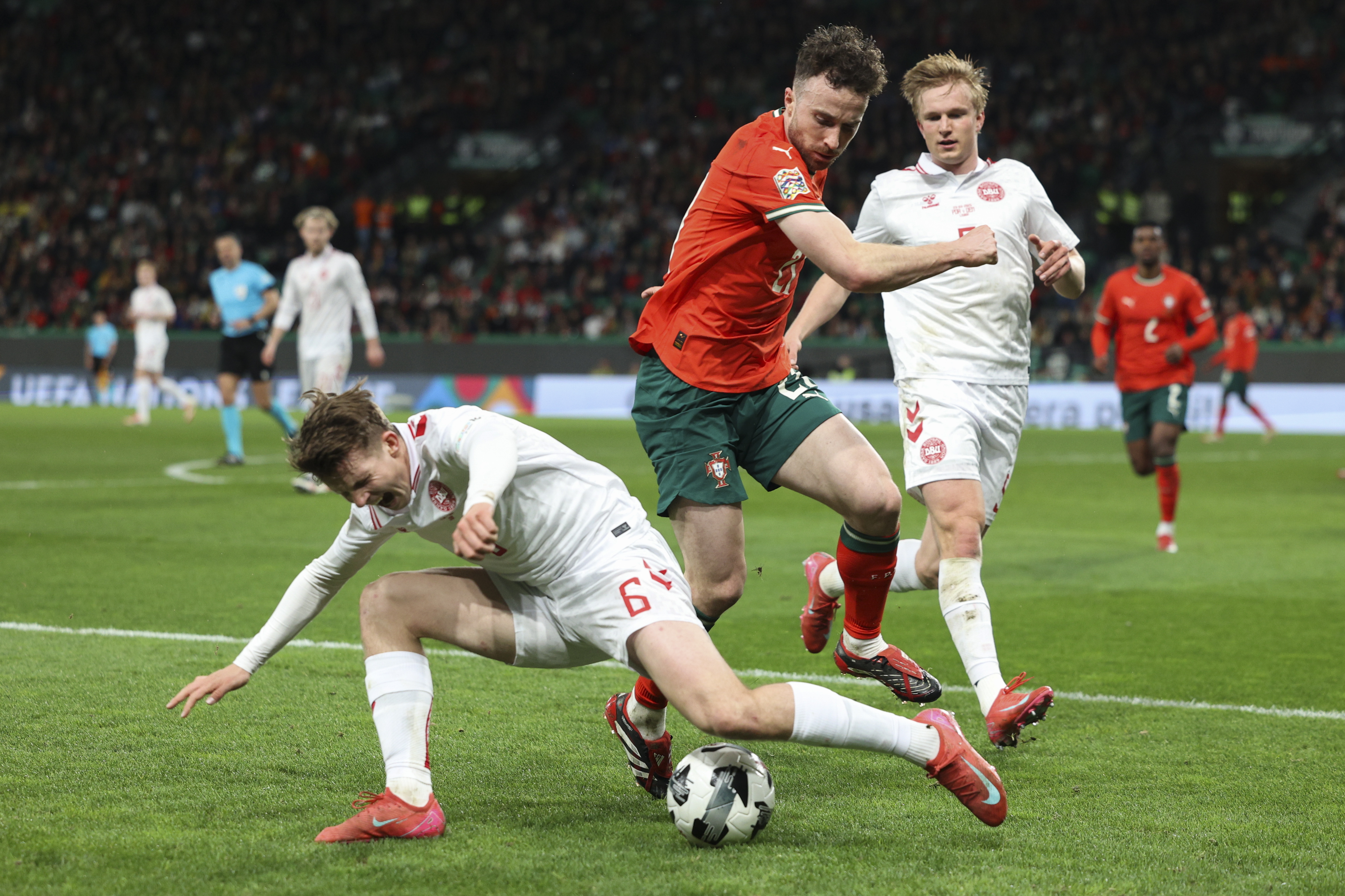 葡萄牙队收获胜利，晋级半决赛