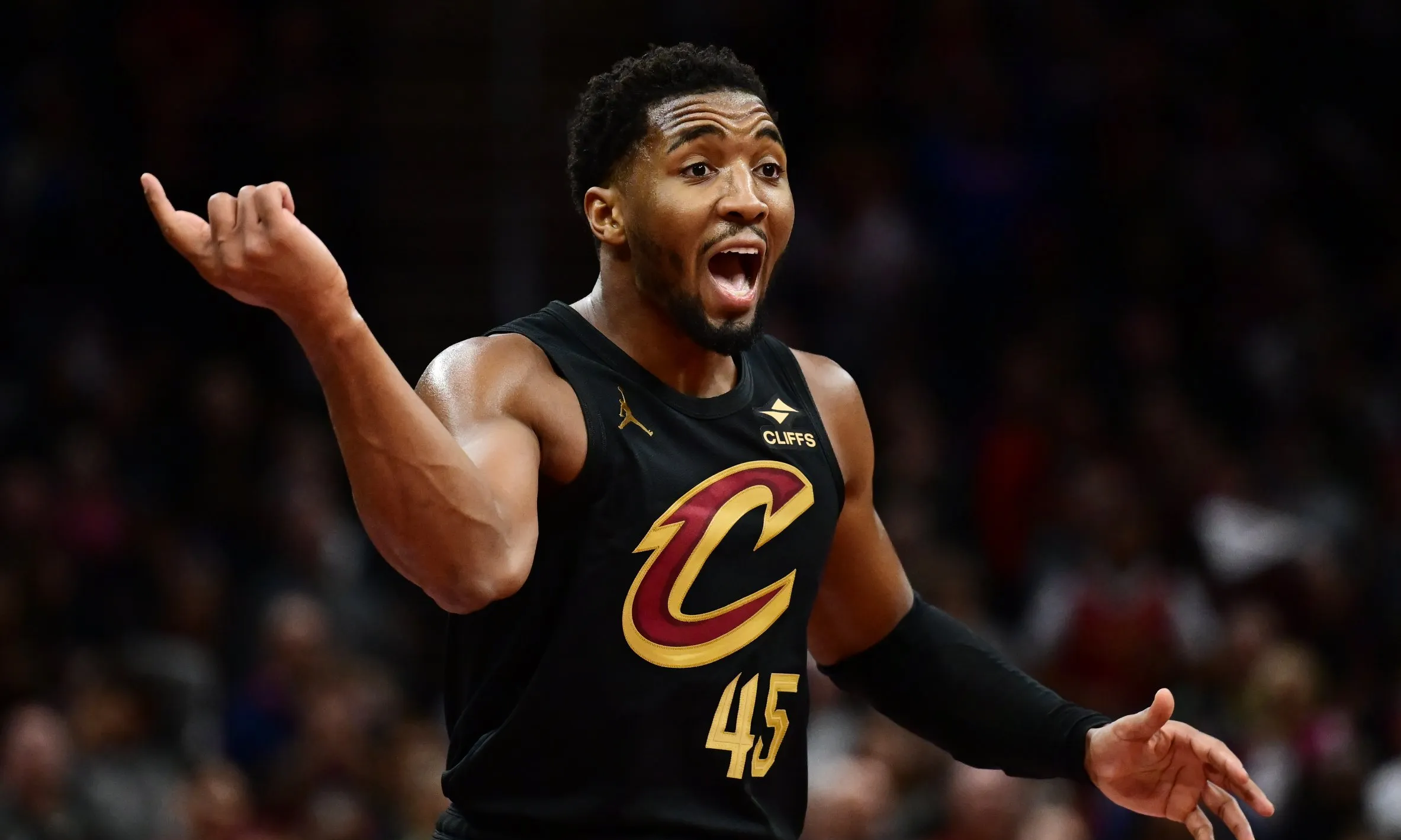 骑士遭遇惨败,年轻球员尚需成长 骑士遭遇惨败,年轻球员尚需成长