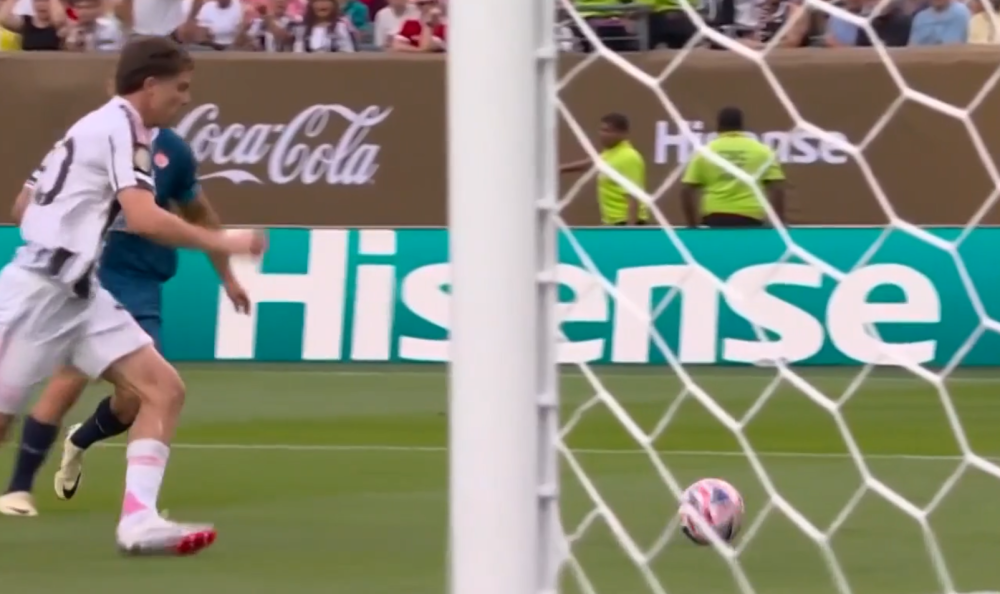 尤文图斯惨遭淘汰,球迷痛心 尤文图斯惨遭淘汰,球迷痛心