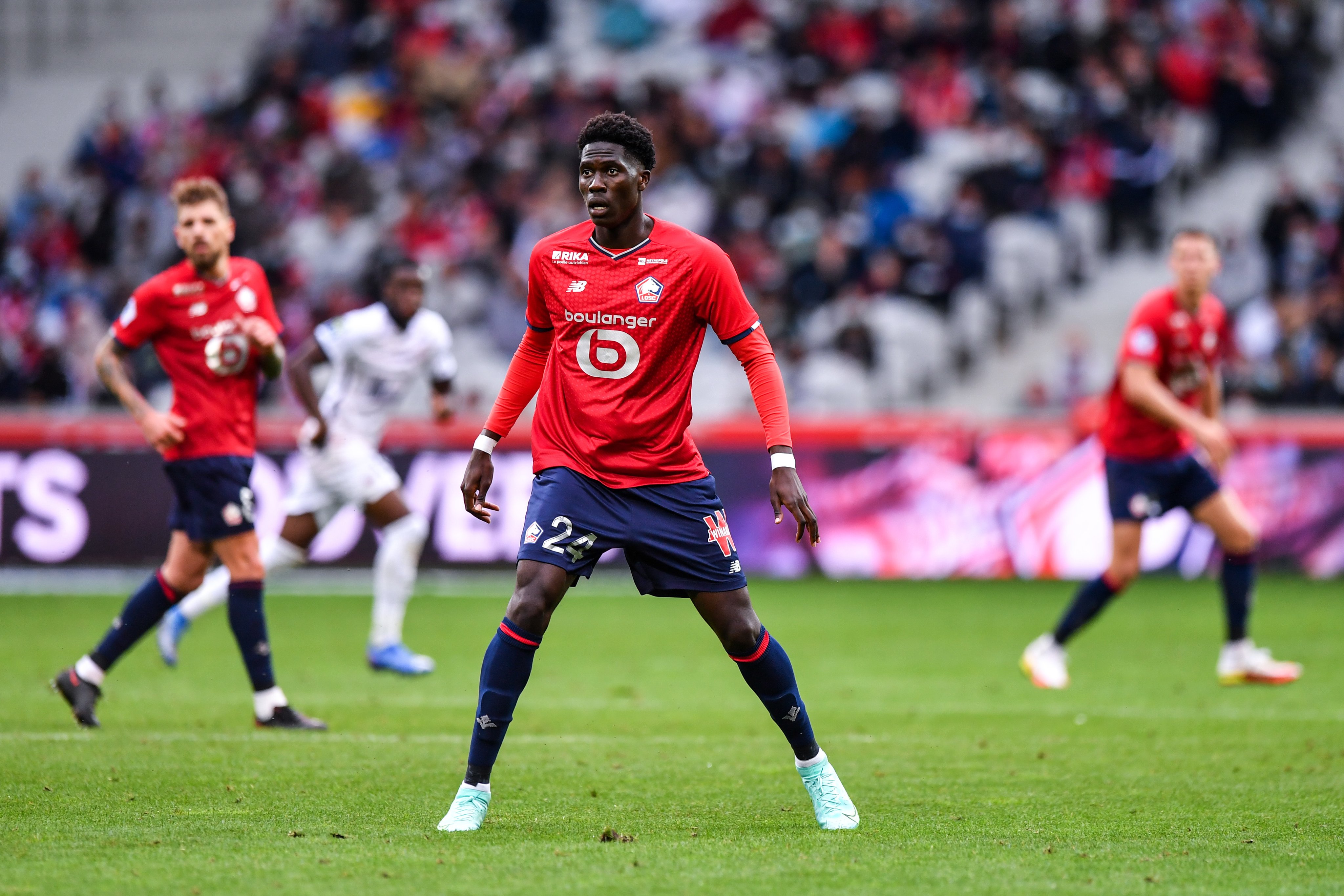 PG中国官网-里昂队员表现出色，稳固球队实力