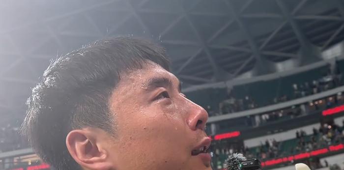 PG Soft Gaming-举重冠军激动落泪，感谢支持