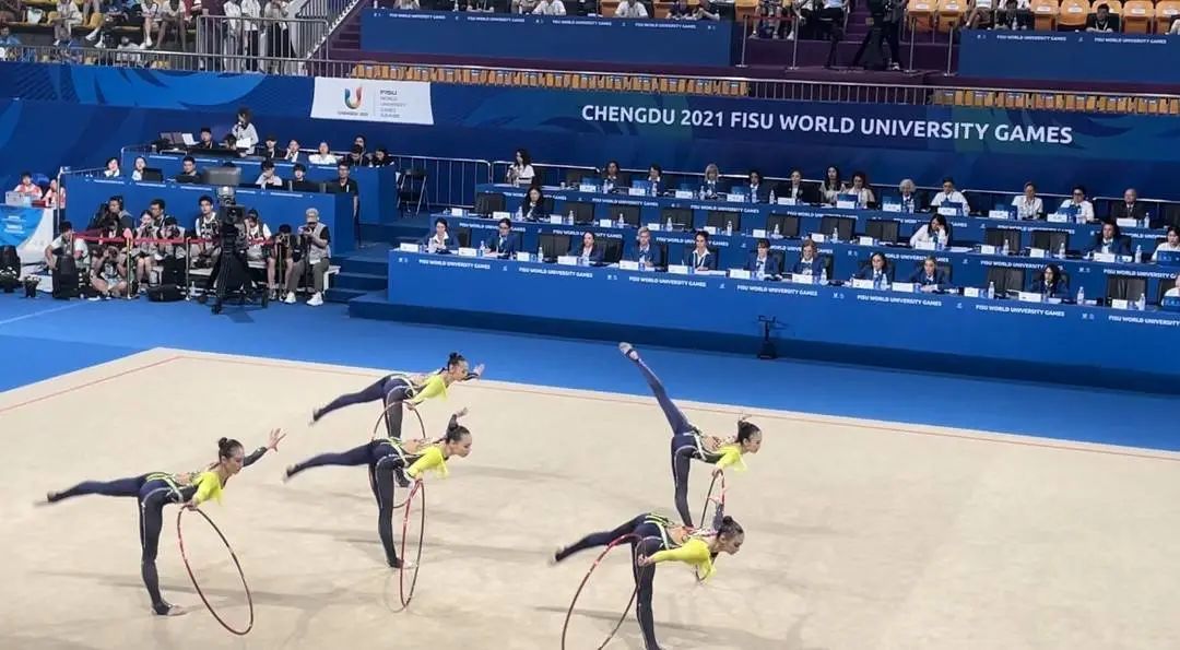 体操冠军花样表演,艺术氛围浓厚 体操冠军花样表演,艺术氛围浓厚