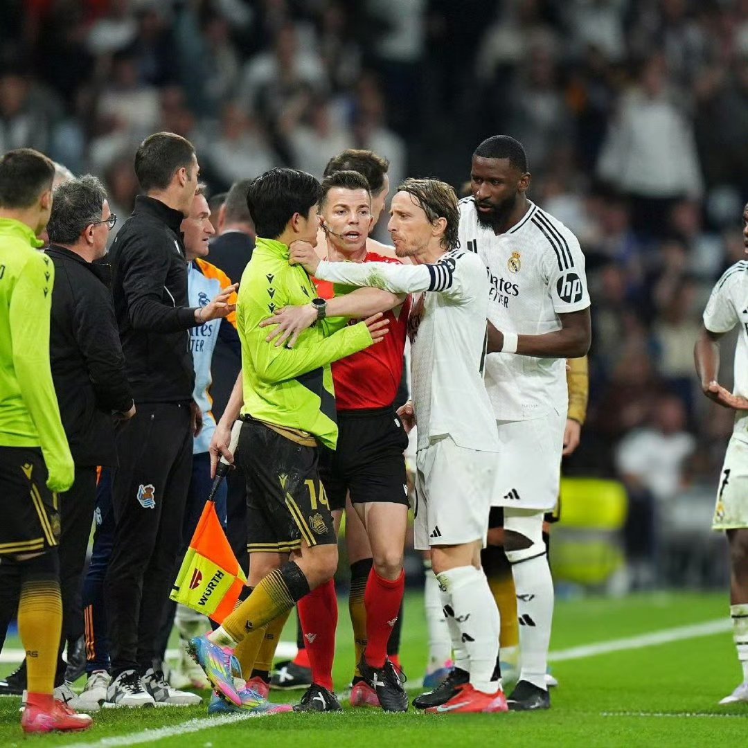 皇马中场球员为队友送出关键助攻 皇马中场球员为队友送出关键助攻