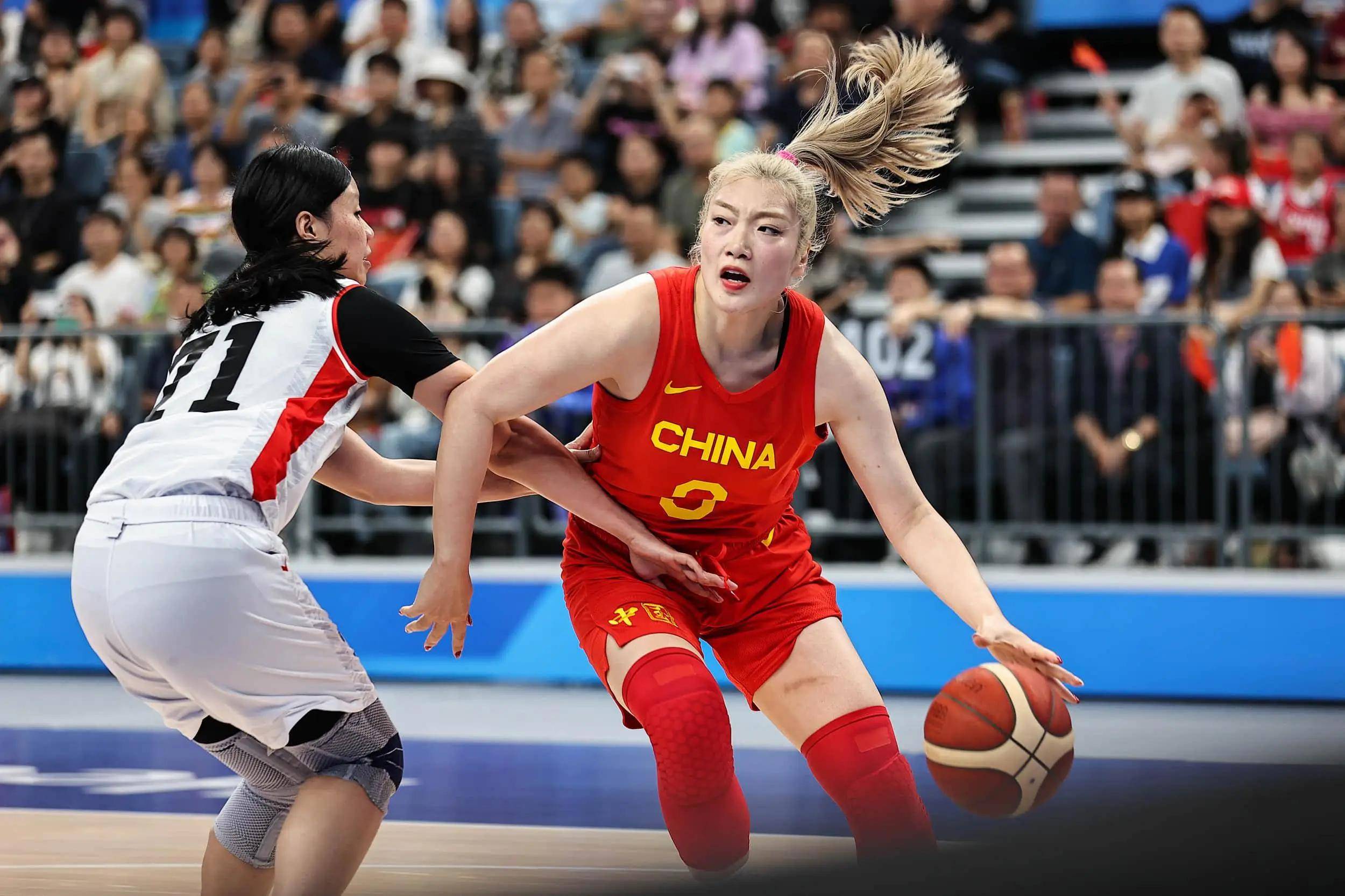 劲烈火拼:女足比赛球员高空难分的简单介绍 劲烈火拼:女足比赛球员高空难分的简单介绍