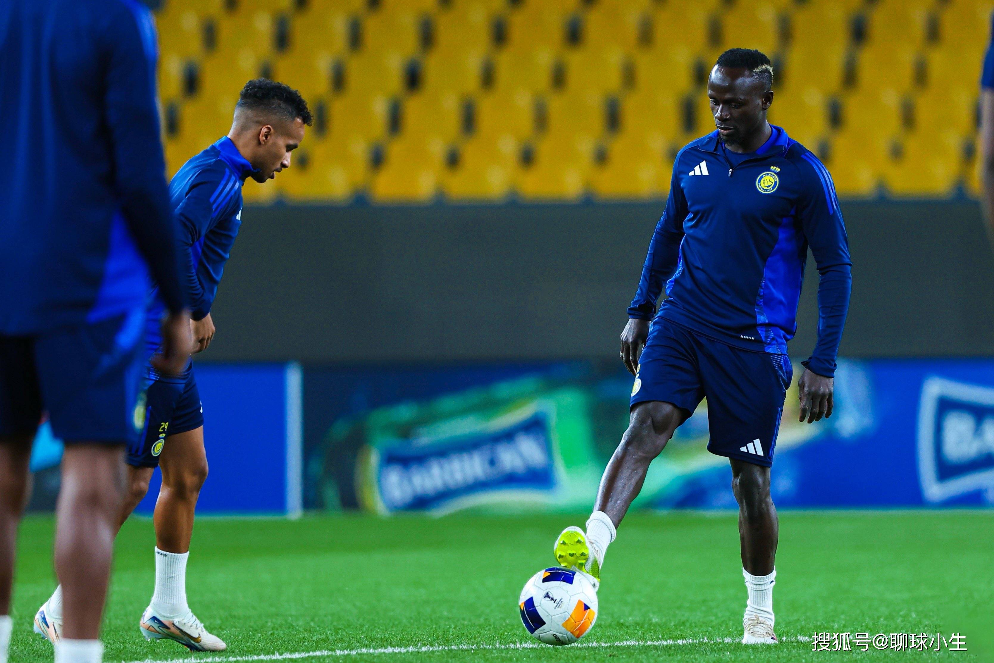 马赛门将神勇扑救,拯救球队险境的简单介绍 马赛门将神勇扑救,拯救球队险境的简单介绍