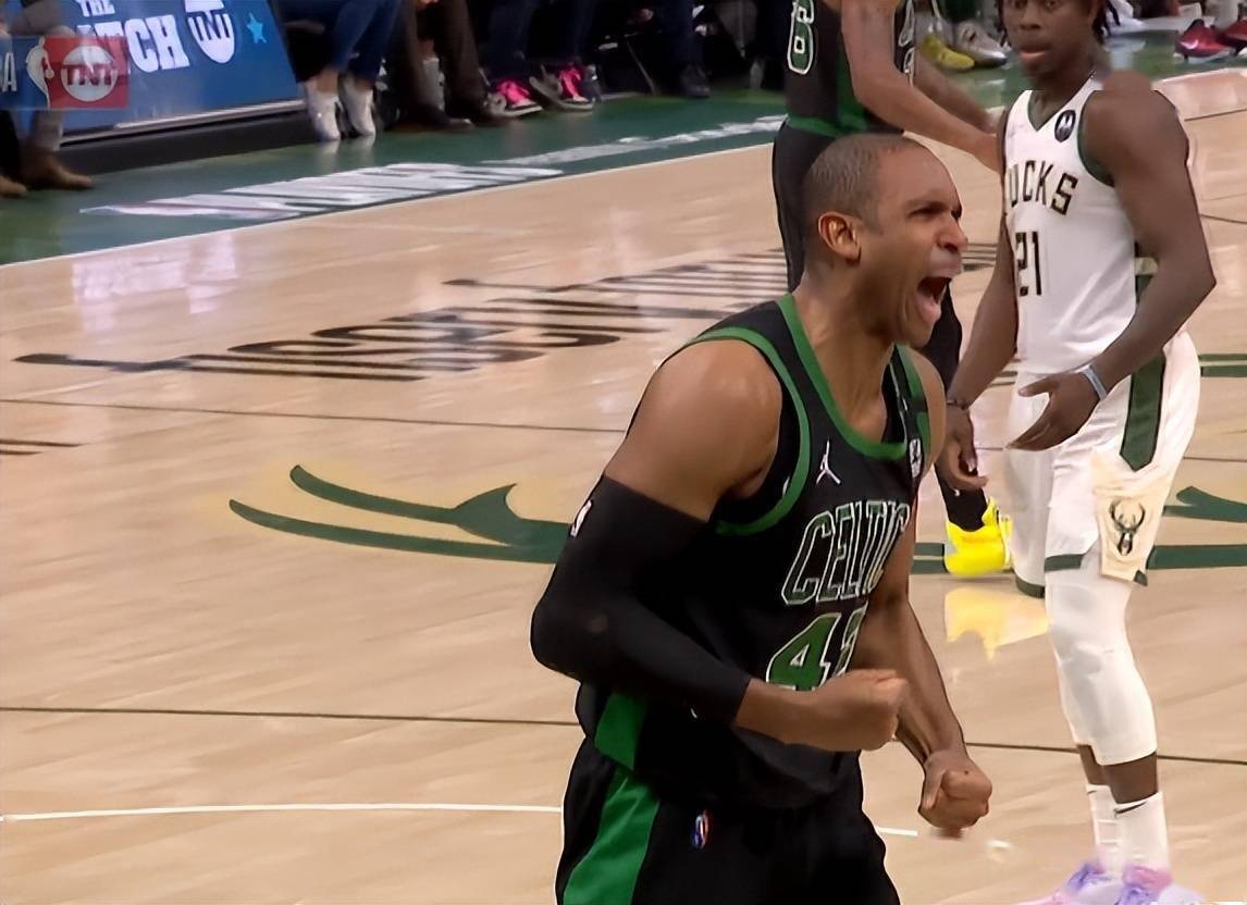 爵士全队发挥出色实现逆转胜利 爵士全队发挥出色实现逆转胜利