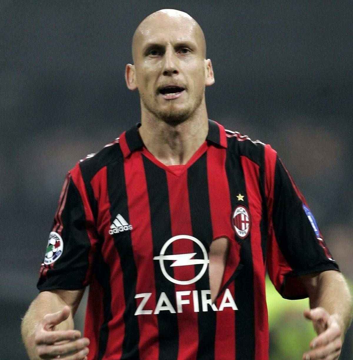 米兰签下新后卫,壮大防线实力的简单介绍 米兰签下新后卫,壮大防线实力的简单介绍