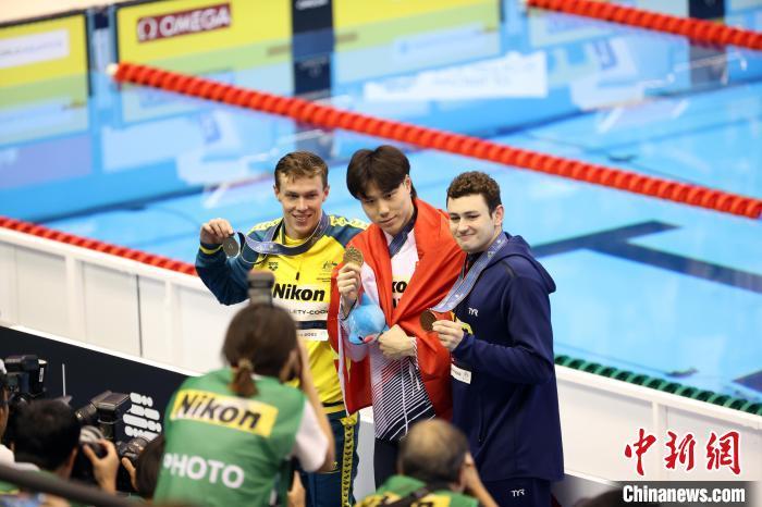 日本游泳选手刷新世界纪录,夺得冠军 日本游泳选手刷新世界纪录,夺得冠军