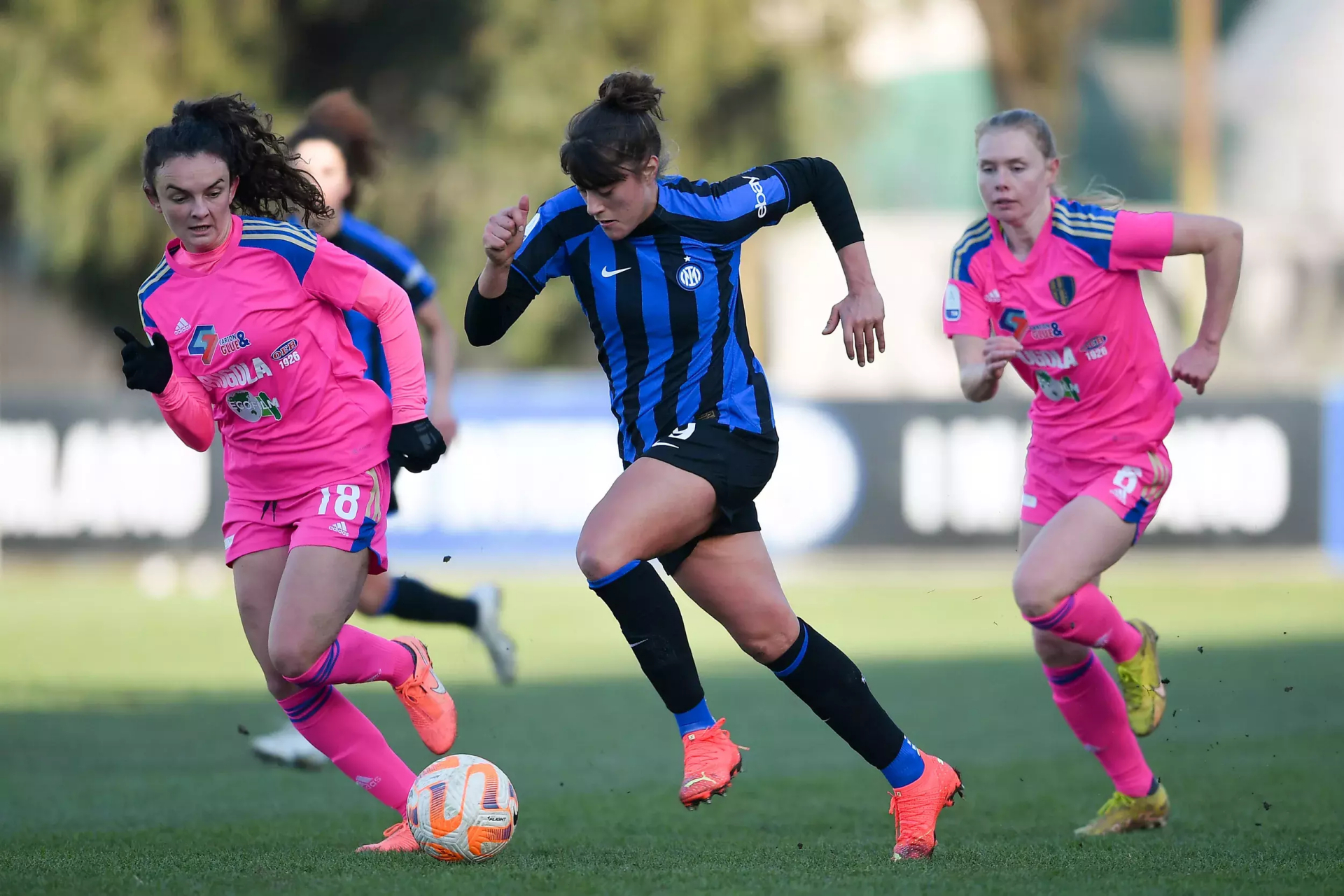 意大利女子足球锦标惊险落幕 意大利女子足球锦标惊险落幕