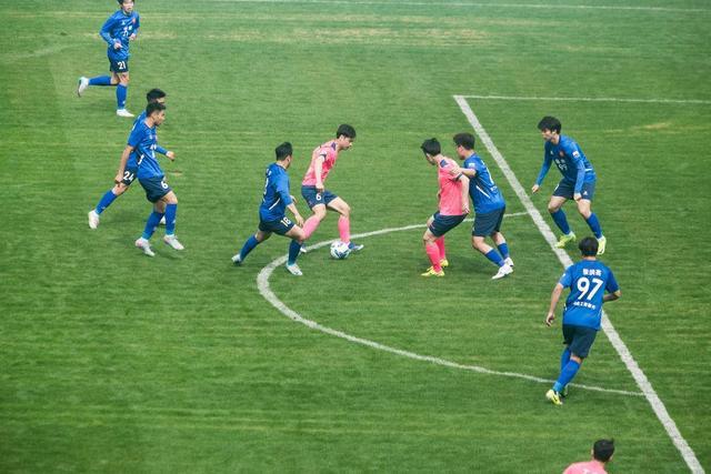 PG电子试玩-足球比赛热潮让人着迷，球员燃情拼搏