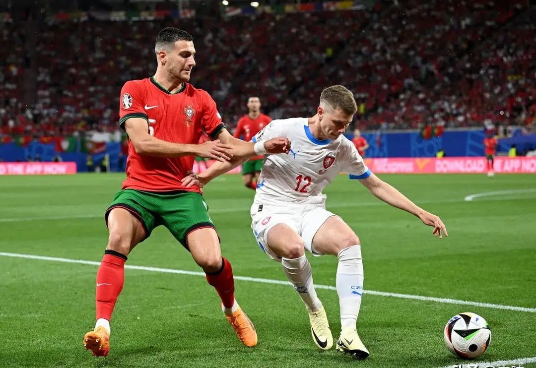 足球赛事上演绝杀一击,势必成为经典瞬间 足球赛事上演绝杀一击,势必成为经典瞬间