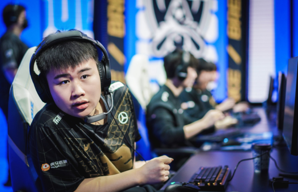 PG中国官网-FLY轻取100T，Oner单局斩获MVP激烈交锋成都决赛之夜，技惊四座