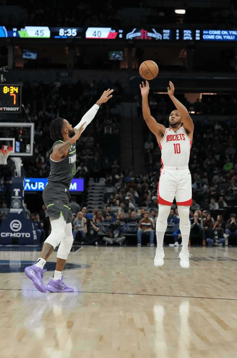 火箭轻取森林狼,实力依旧强劲 火箭轻取森林狼,实力依旧强劲