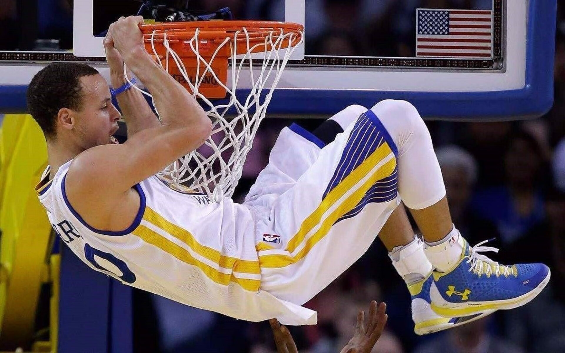 PG中国登录入口-宿命的猎杀，当喀麦隆的黑色城墙压垮南美荣光，维尼修斯在B组废墟上刺出最后一刀